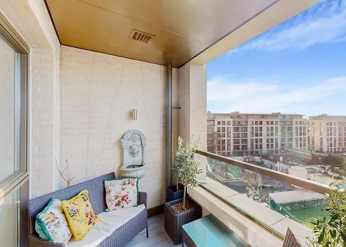 Exquisite 1-Bedroom Flat In North Kensington